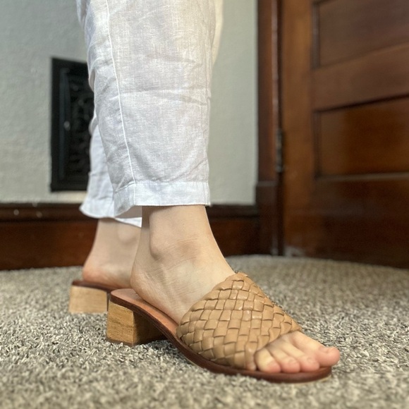 Liberte Santorini Woven Cream Leather Mule sandals w/2” heel size 8 - Picture 3 of 5